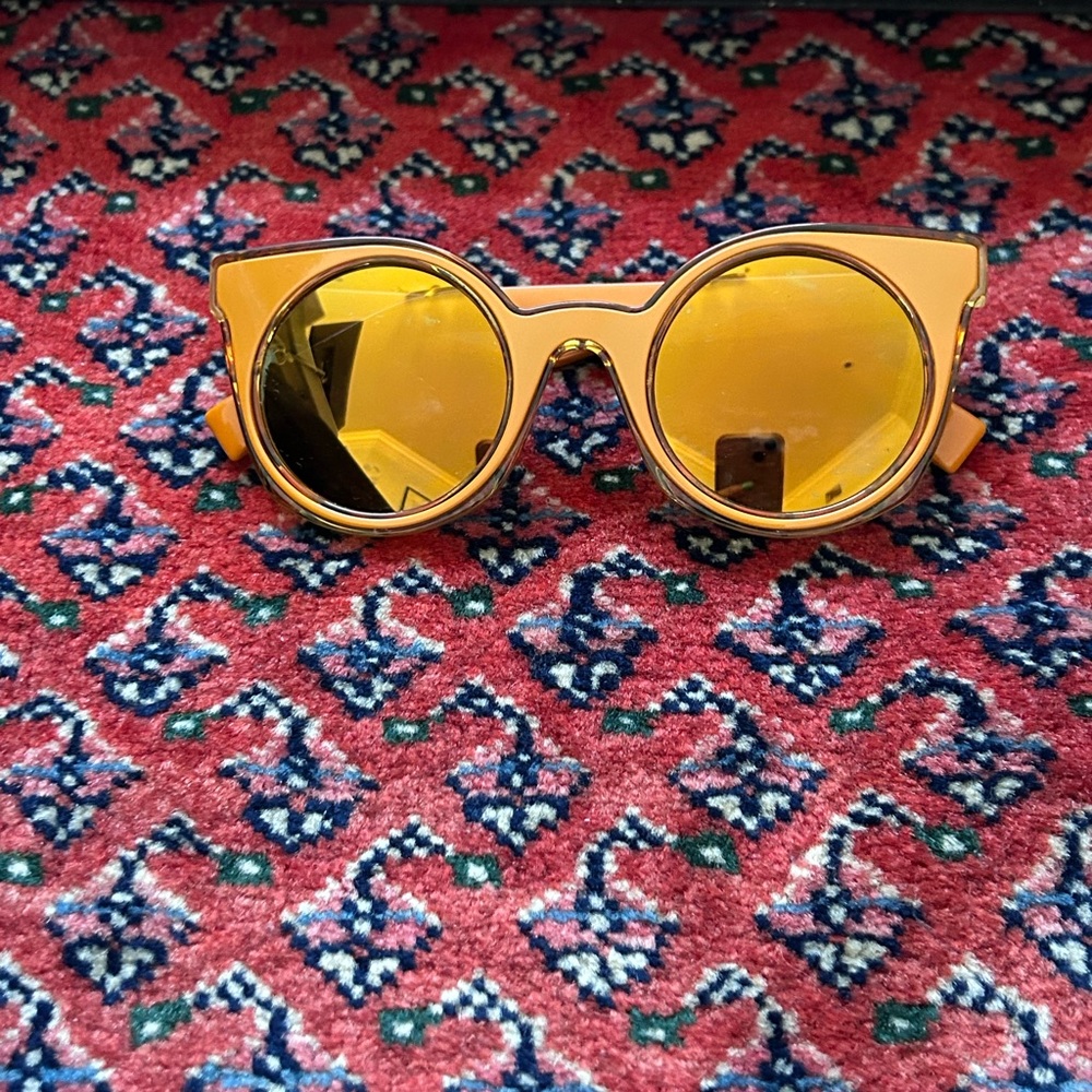 Stylish Yellow Cat-Eye Sunglasses